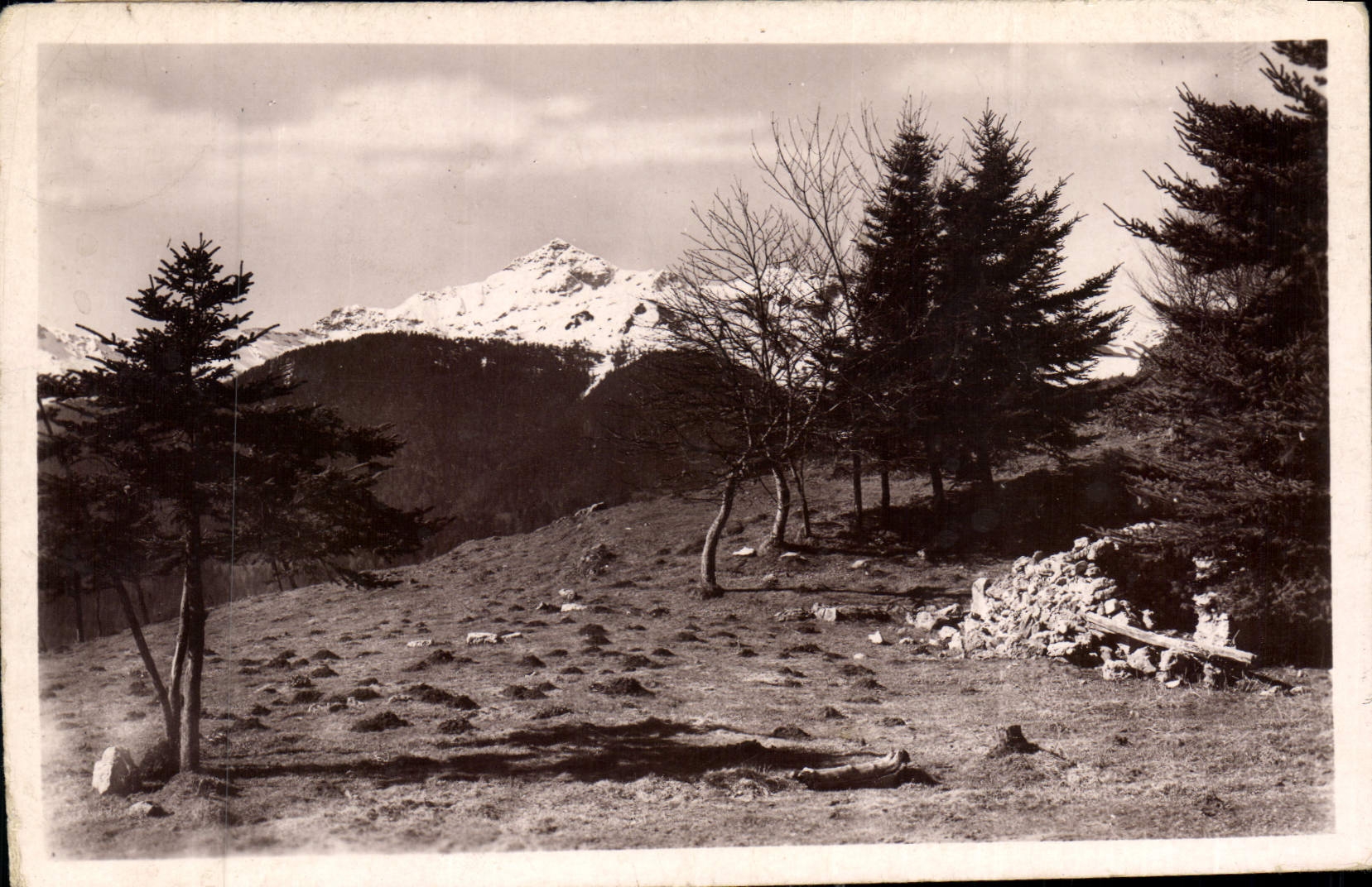 CPA Environs de Bagneres de Bigorre Le Pic du Montaigu vu du Monne 