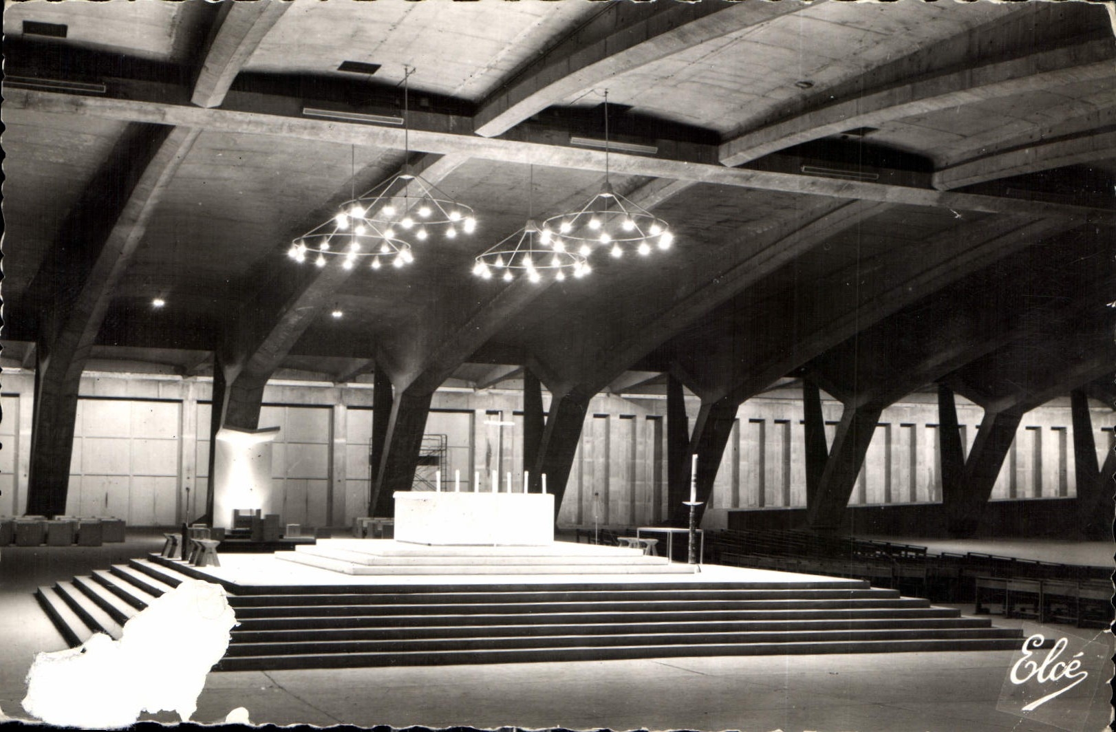 CPA Lourdes Hautes Pyrenees La Basilique Souterraine St Pie X Consacree le 25 Mars 1958 