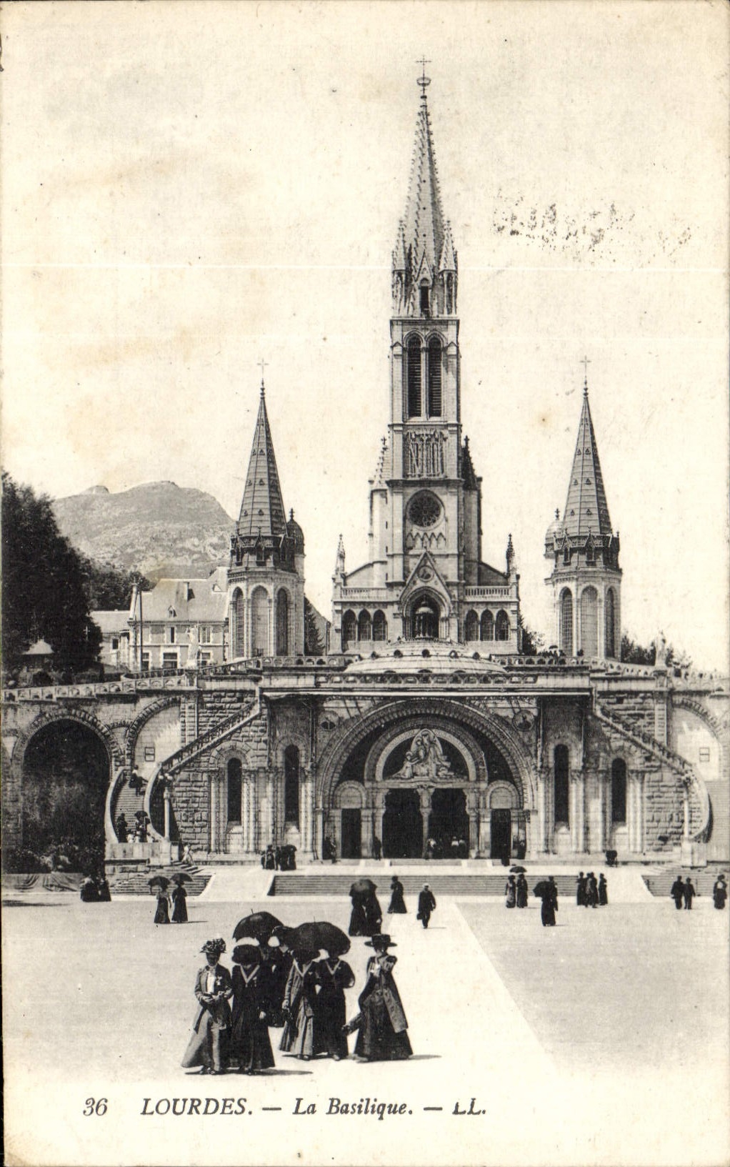 CPA Lourdes La Basilique 