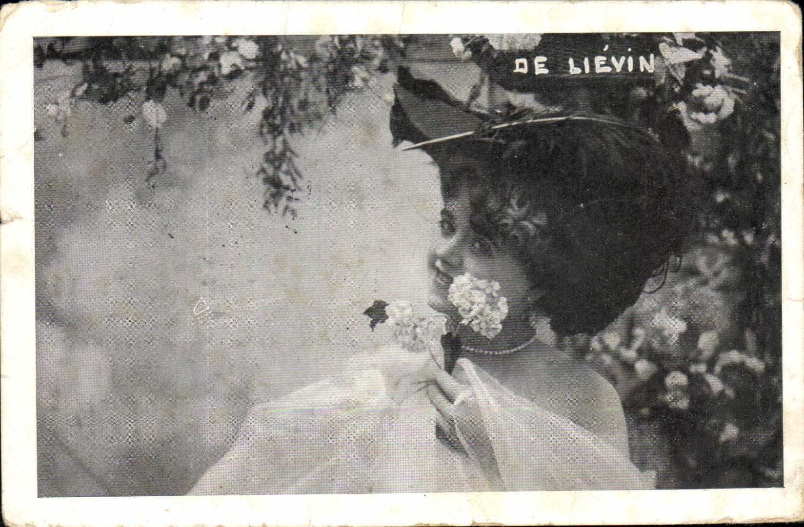 CPA De Lievin Femme