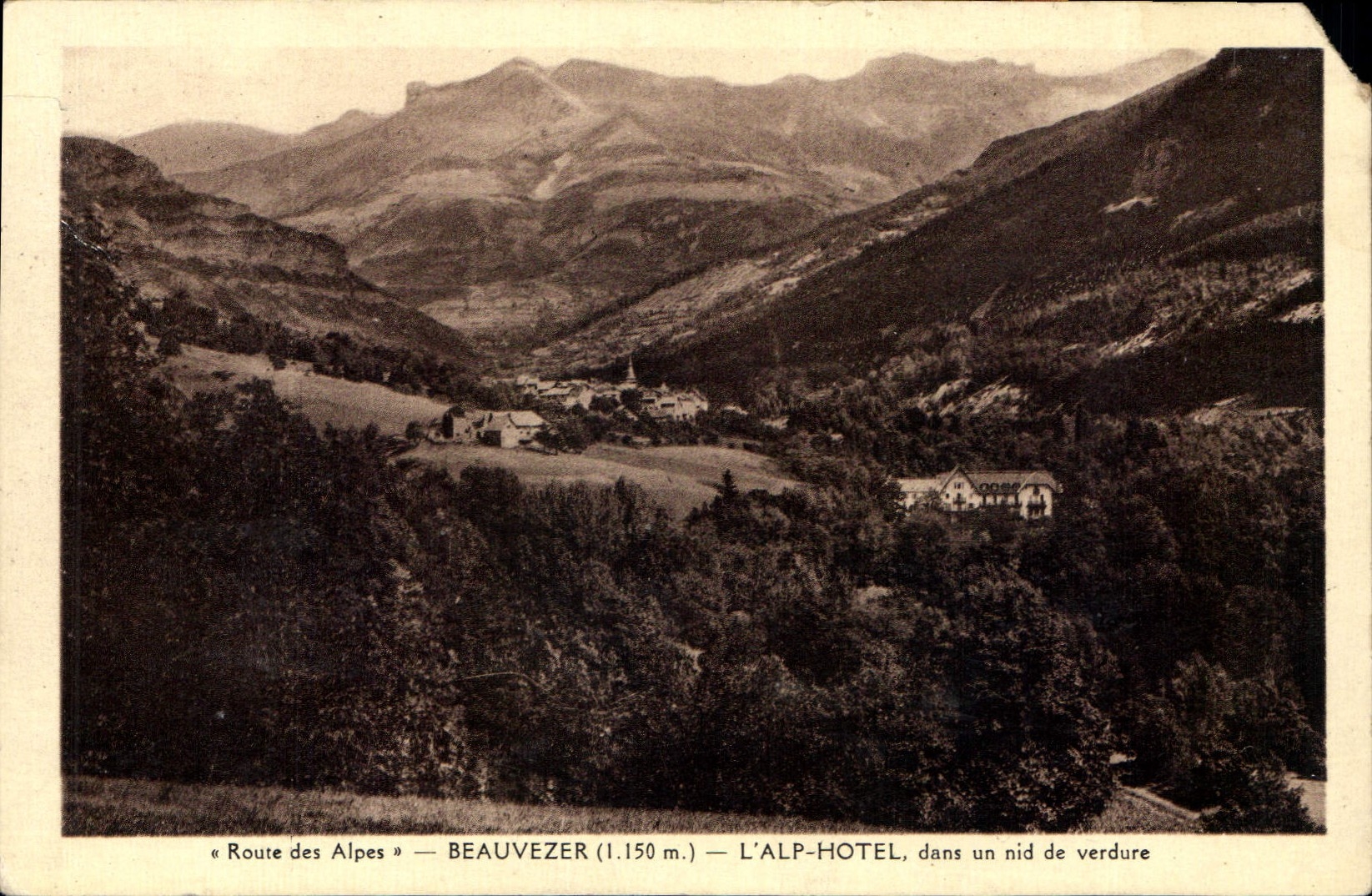 CPA Route des Alpes Beauvezer l'Alp Hotel dans un nid de verdure