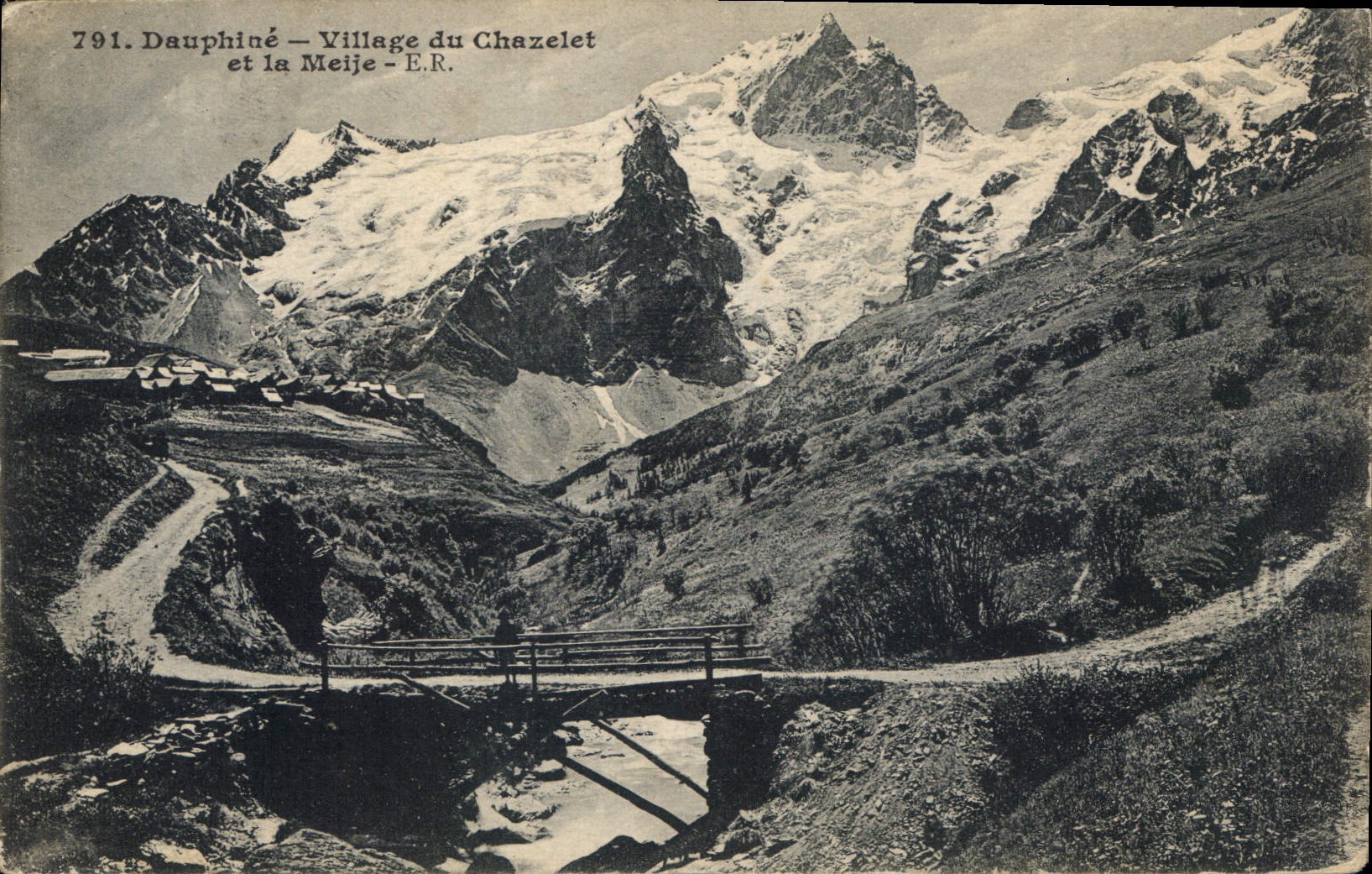 CPA Dauphine Village du Cuazelet et le Meije 