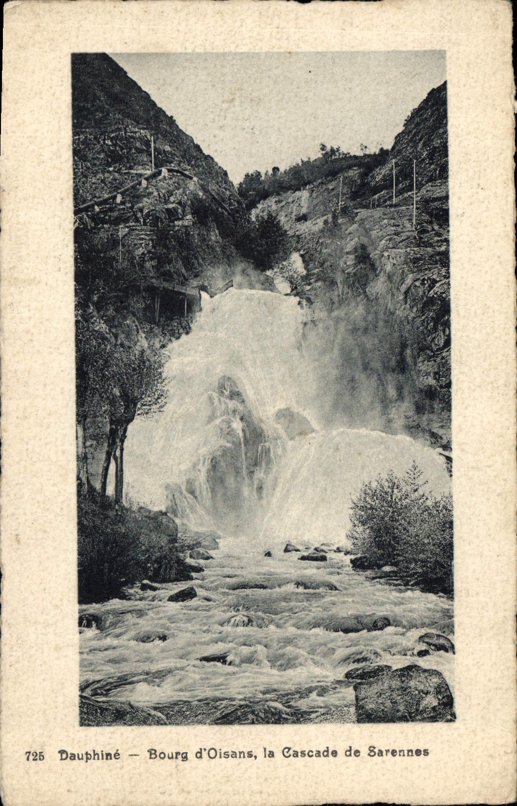 CPA Dauphine Bourg d'Oisans la Cascade de Sarennes  
