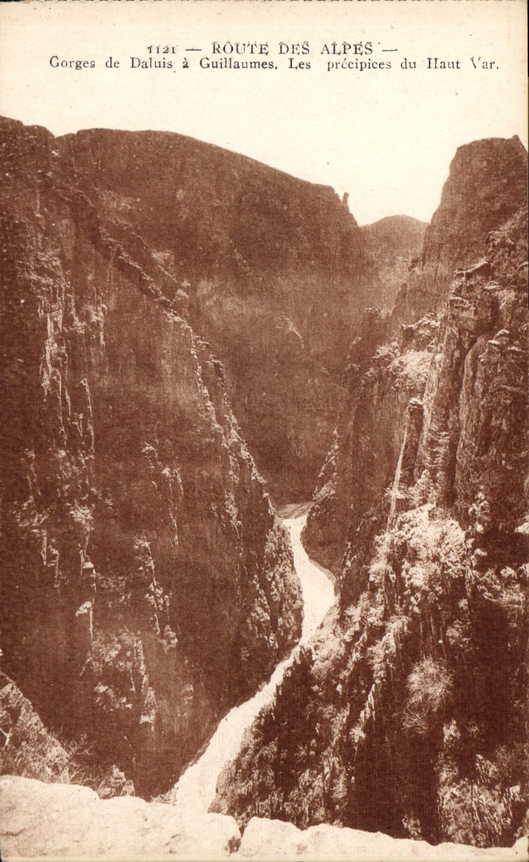 CPA Route des Alpes Gorges de Daluis a Guillaumes Les precipices du Haut Var