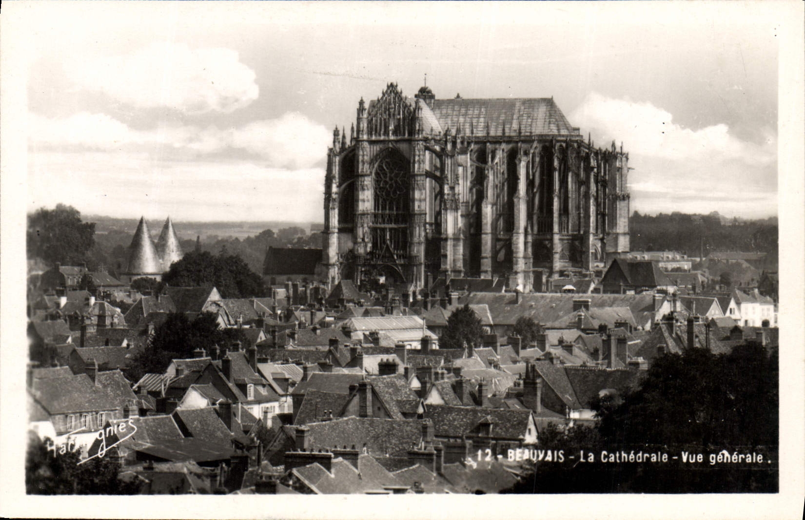 CPA Beauvais La Cathedrale vue generale