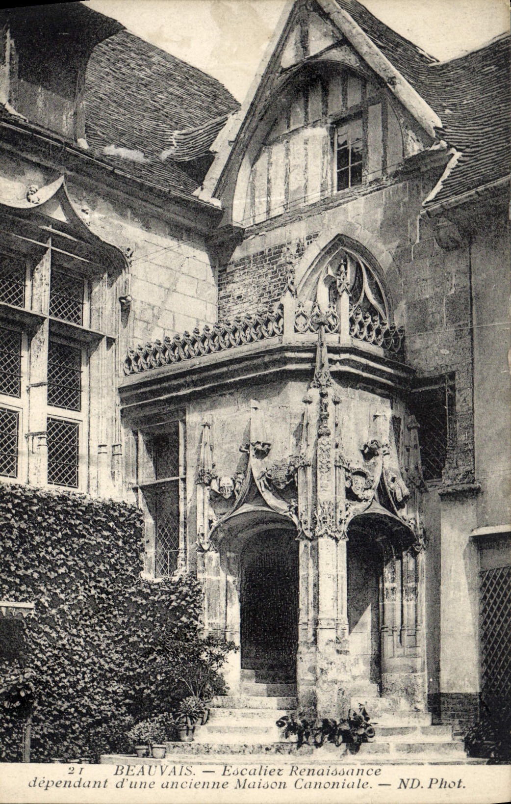 CPA Beauvais eSCALIER Renaissance dependant d'Une ancienne Maison Canoniale