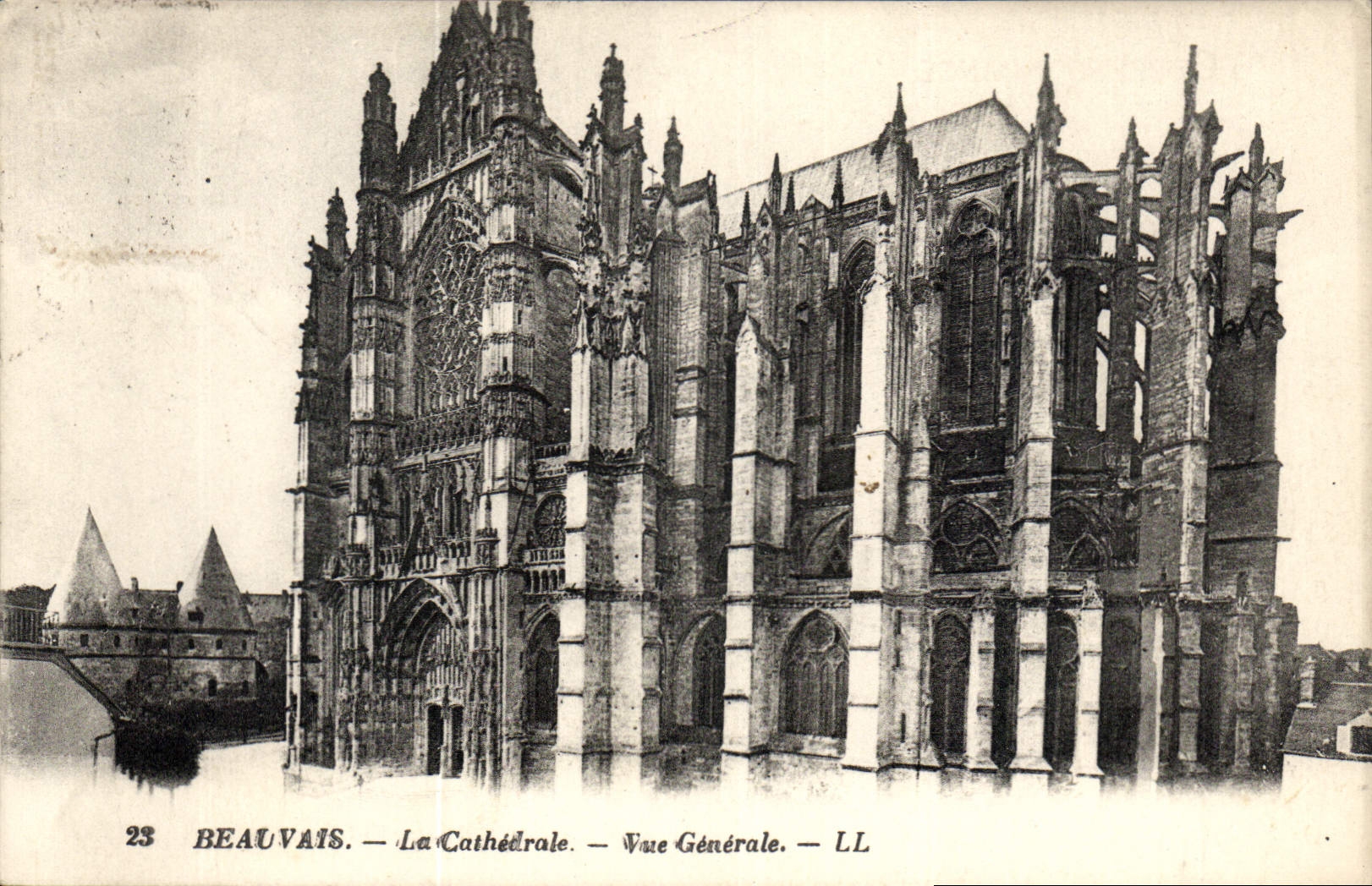 CPA Beauvais La Cathedrale vue generale
