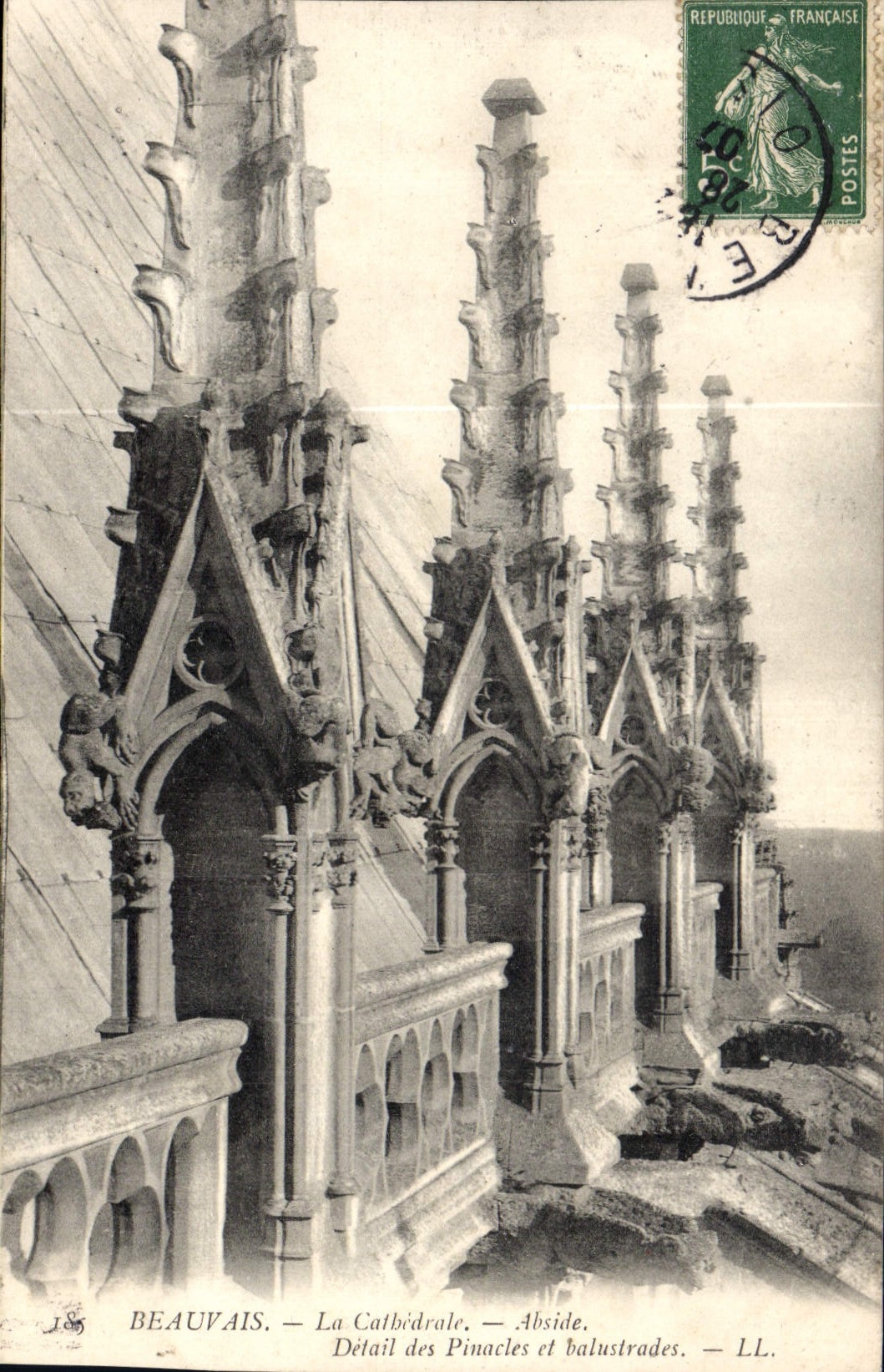 CPA Beauvais La Cathedrale Abside Detail des Pinacles et balustrades 