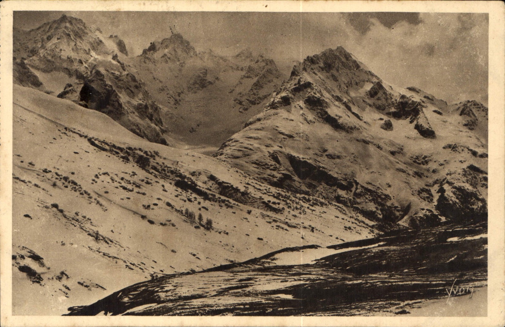 CPA Les Alpes An Col du Lautaret vue sur les Pics de Neige du Lautaret Le Pic Gaspart le Bec et le P