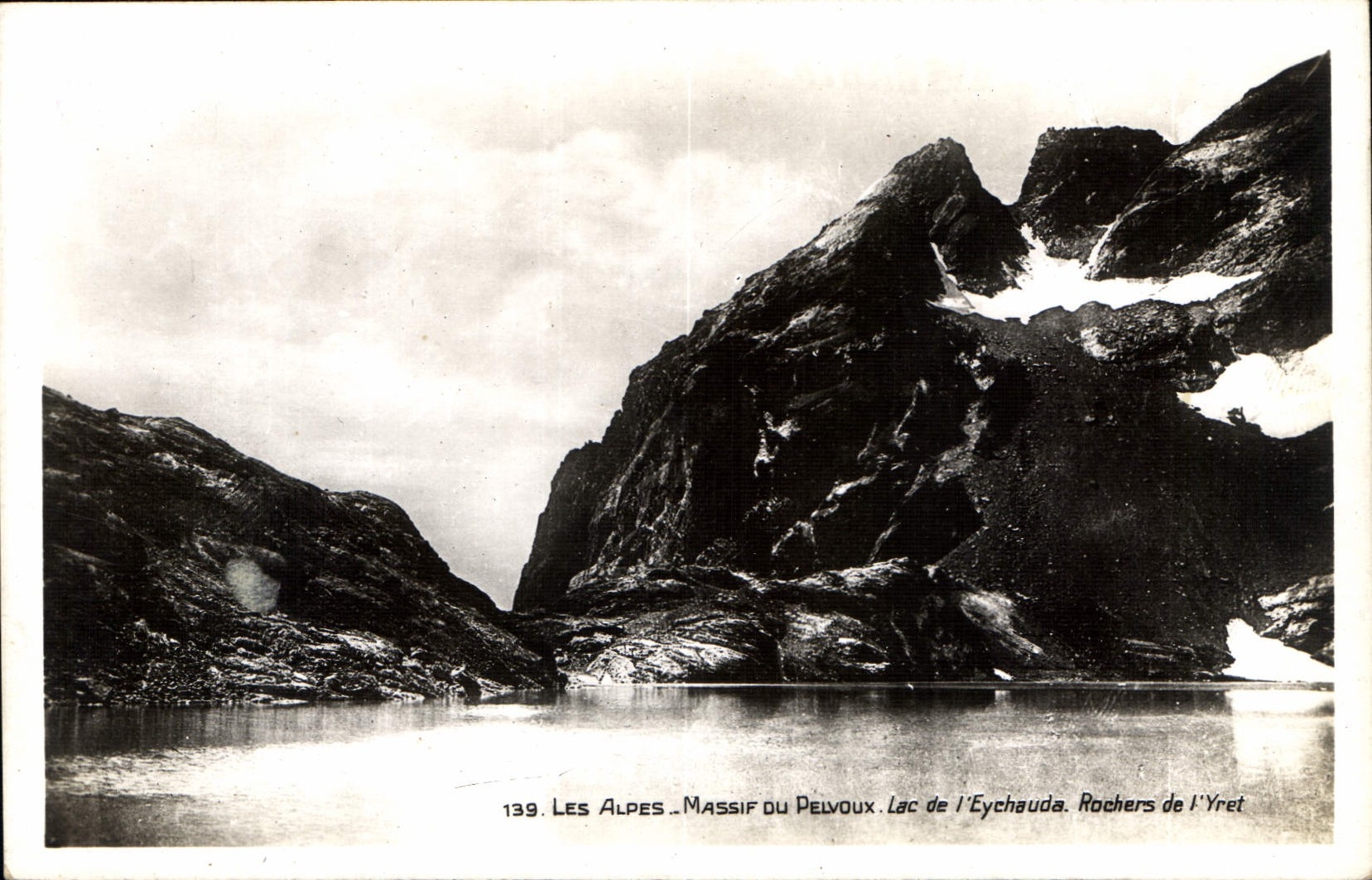 CPA Les Alpes Massif du Pelvoux lac de l'Eychauda Rochers de l'Yret