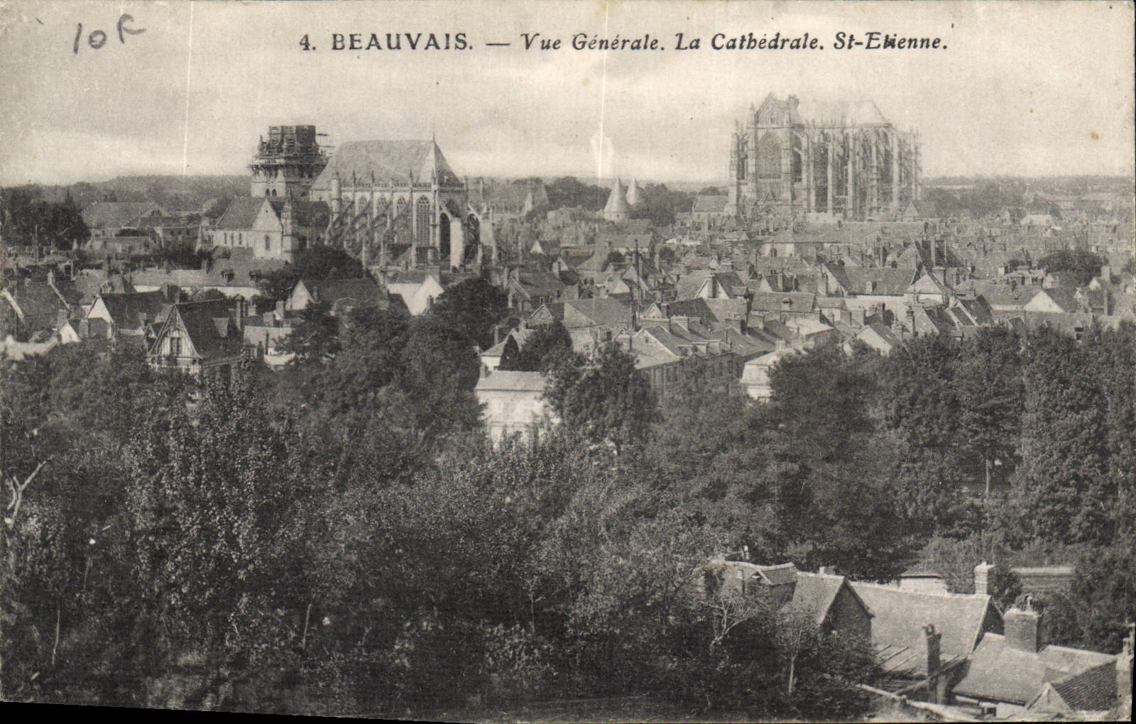 CPA Beauvais Vue generale la Cathedrale St Etienne 