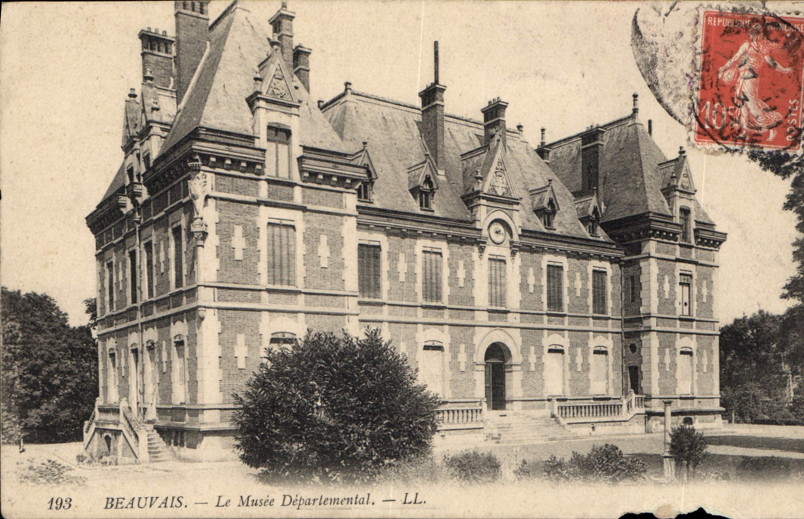 CPA Beauvais Le Musee Departemental 