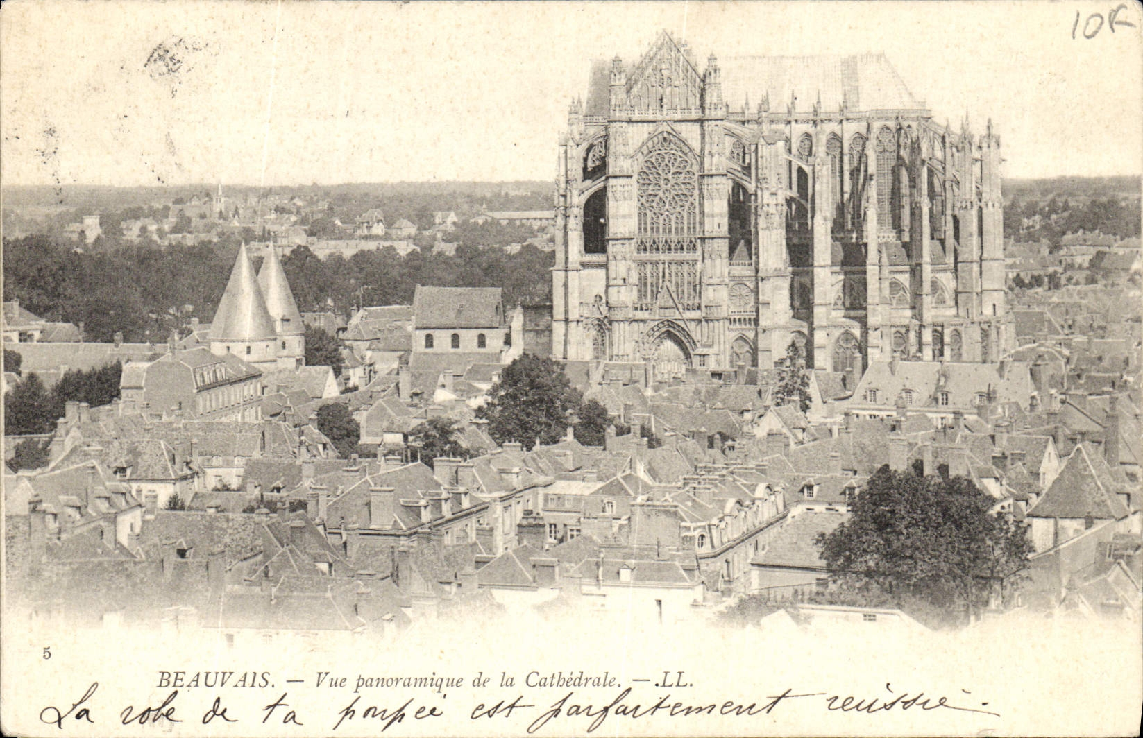 CPA Beauvais Vue Panoramique de la Cathedrale 