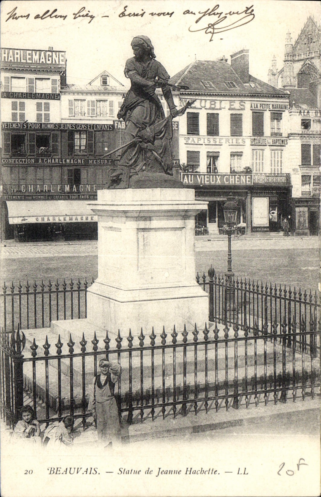 CPA Beauvais Statue de Jeanne Hachette 