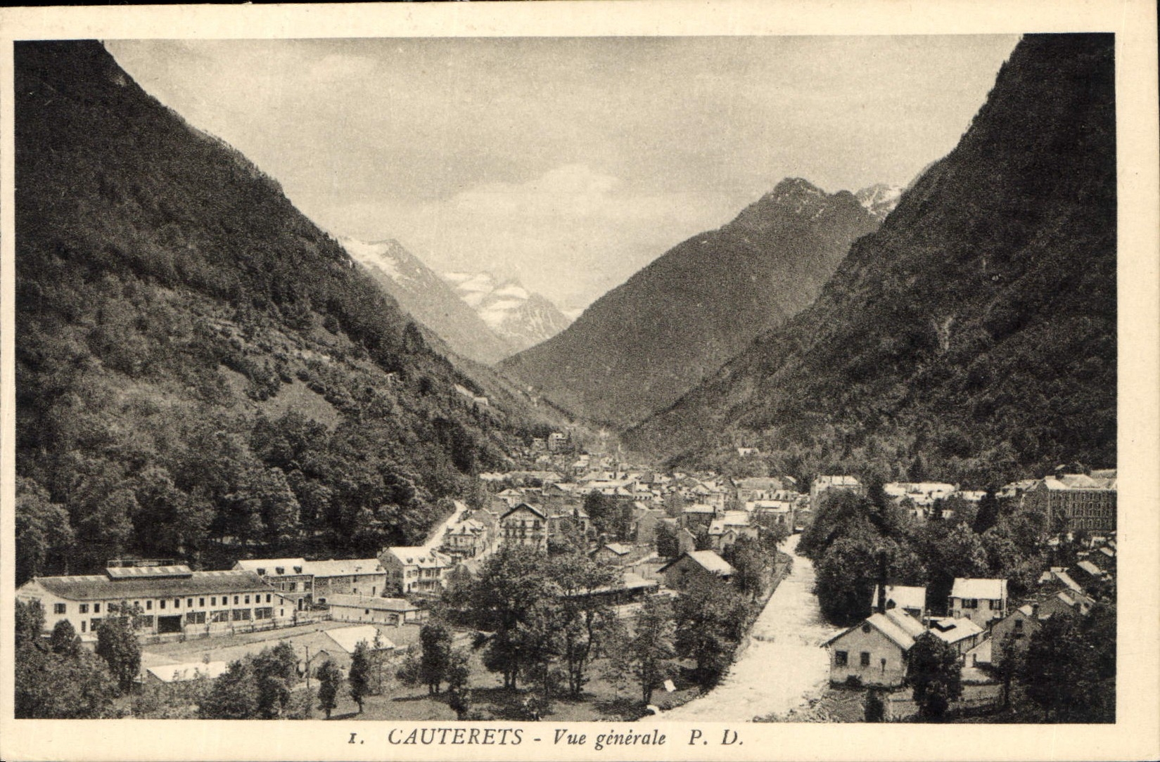 CPA Cauterets vue generale 