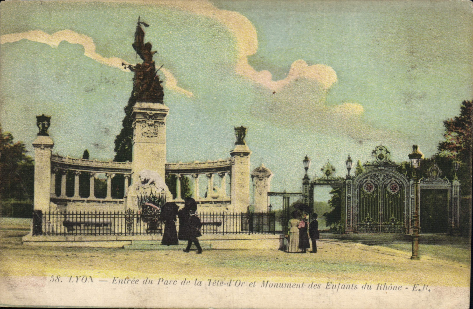 CPA Lyon Entree du Parc de la Tete d'Or Monument des enfants du Rhone