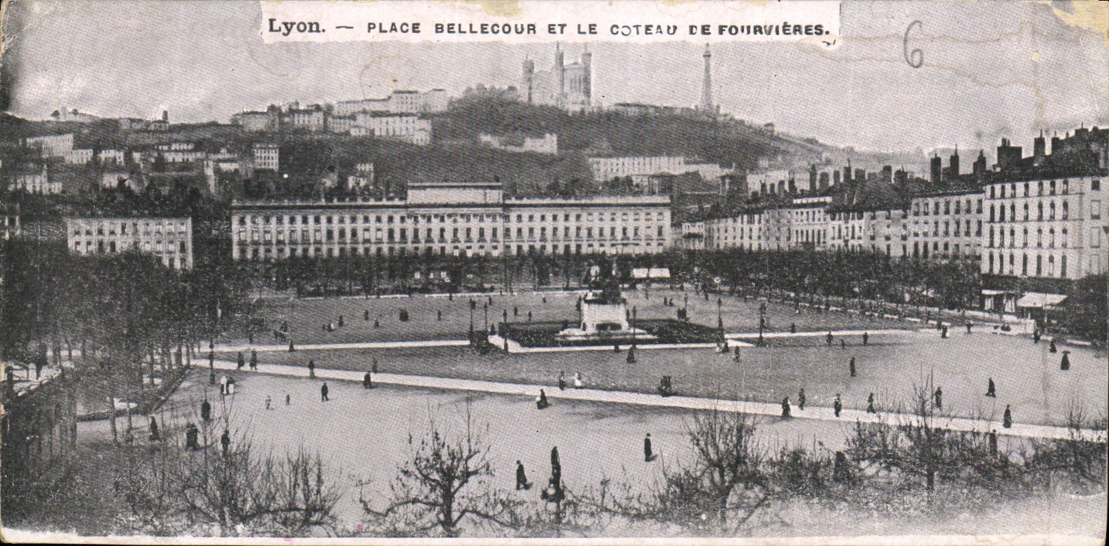 CPA Lyon Place Bellecour et le Coteau de Fourvieres