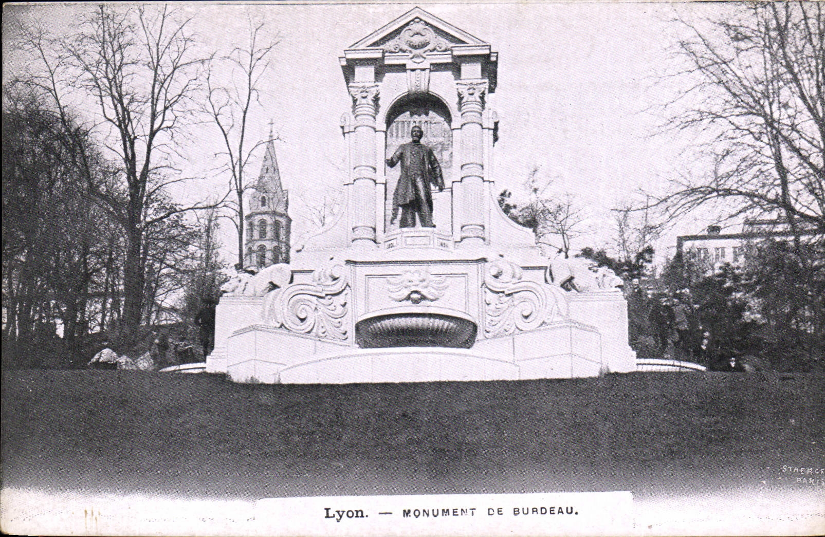 CPA Lyon Monument de Burdeau 