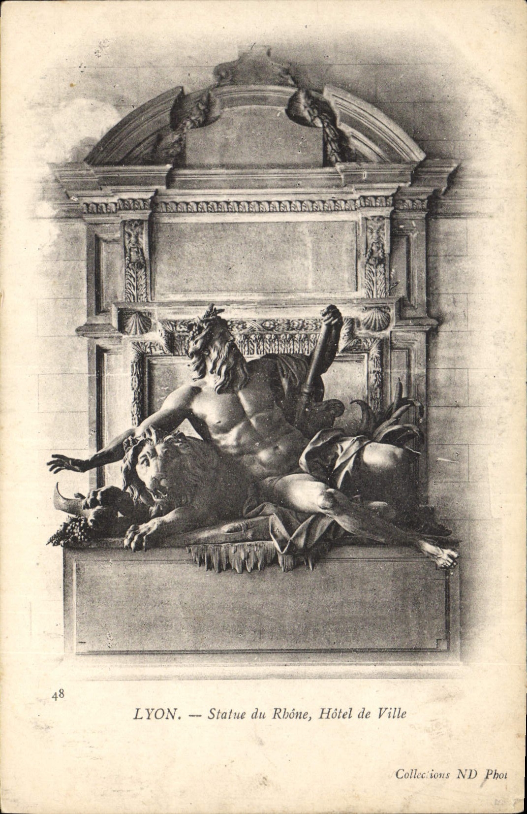 CPA Lyon Statue du Rhone Hotel de Ville 