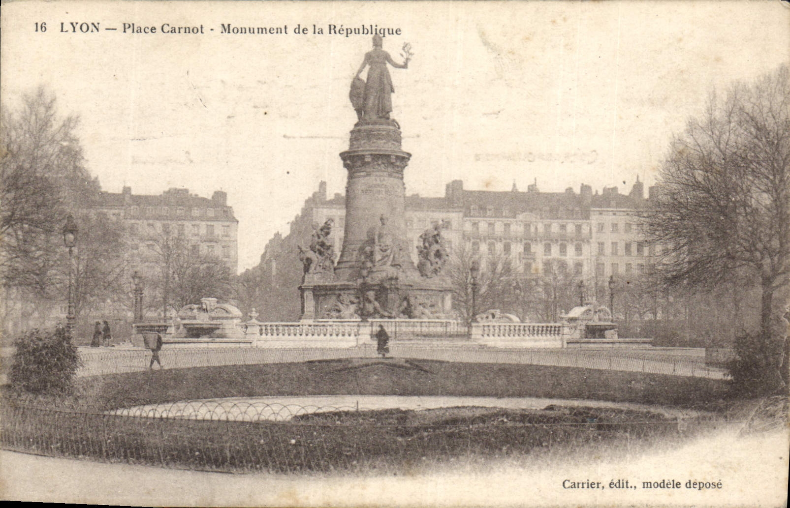 CPA Lyon Place Carnot Monument de la Republique 