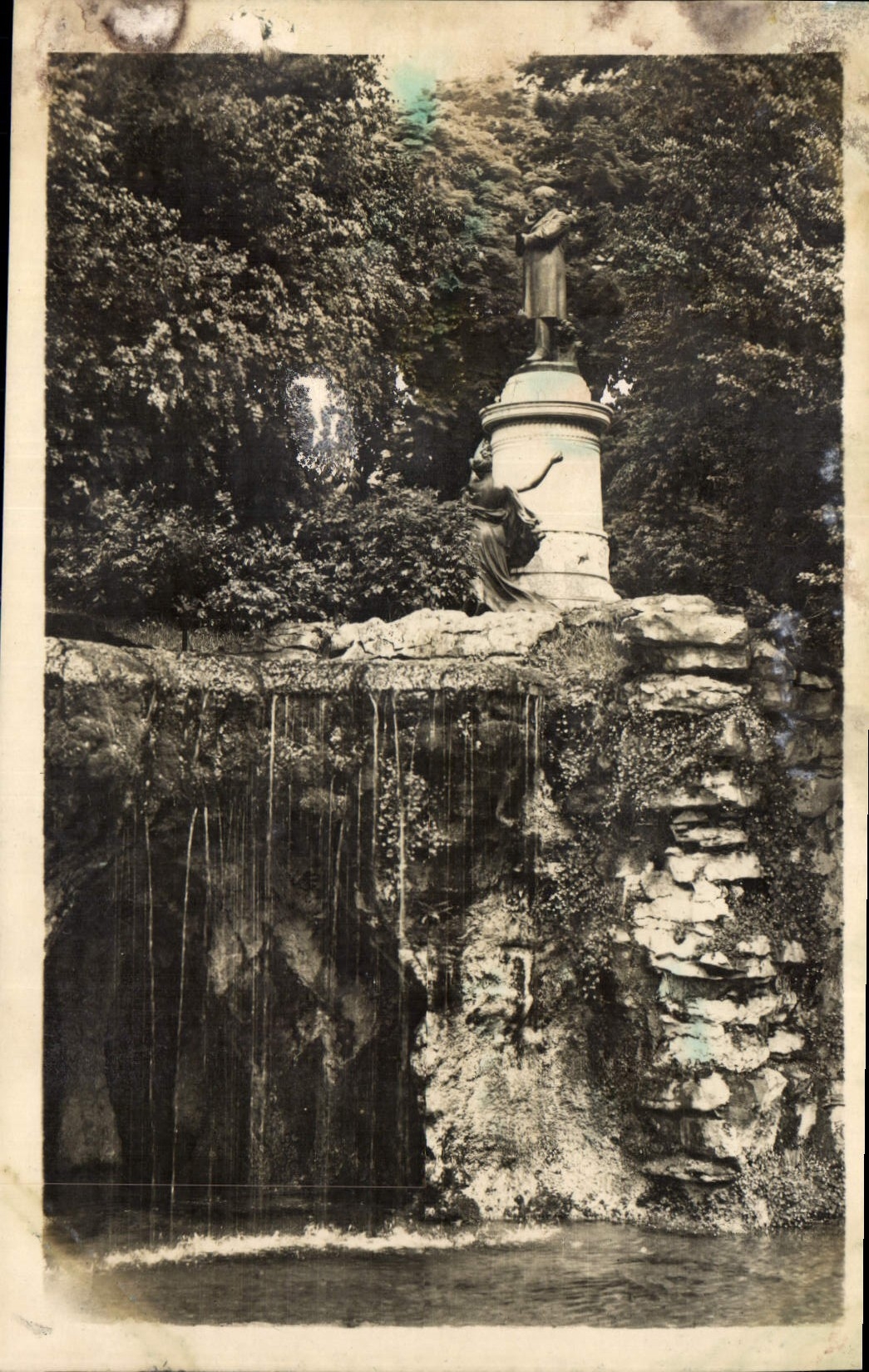 CPA Dole Jura La Statue Pasteur vue des allees du Couva Saint Mauros