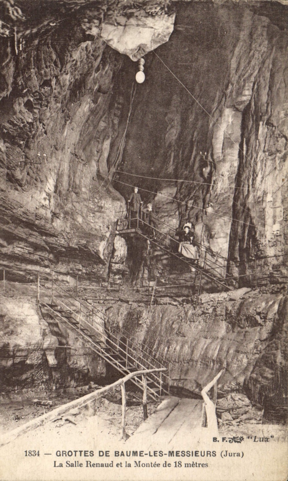 CPA Grottes de Baume les Messieurs Jura La Salle Renaud et la Montee de 18 metres 