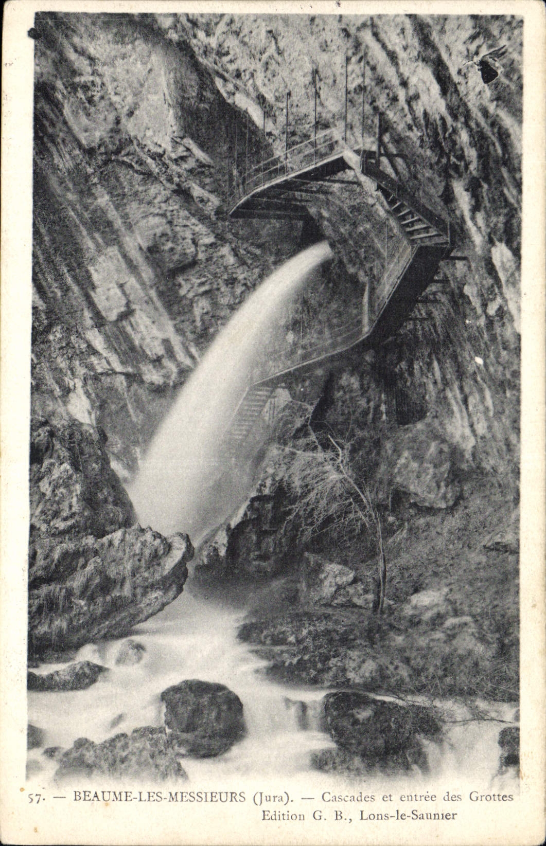 CPA Baume les Messieurs Jura Cascade et entree des Grottes 