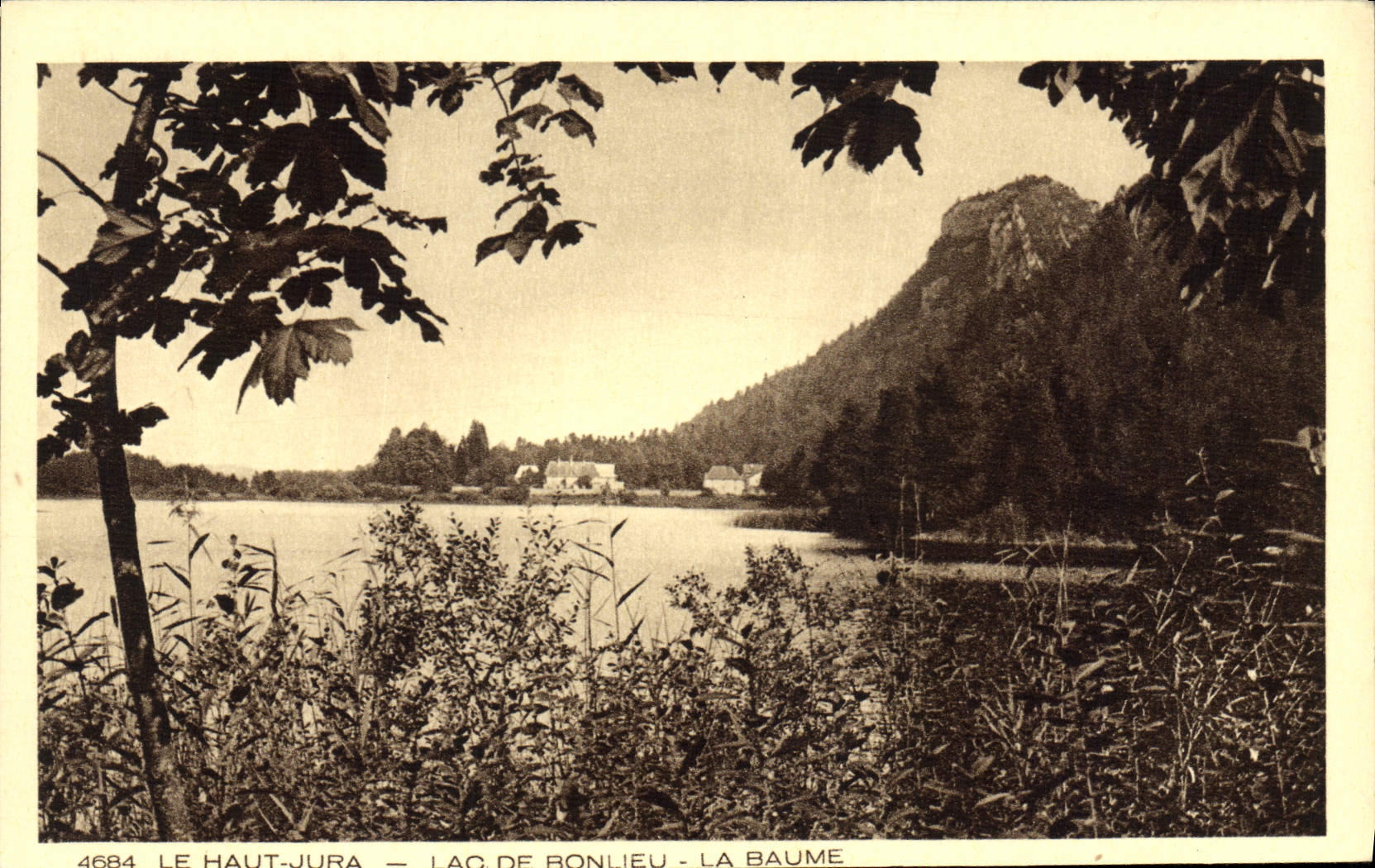 CPA Le Chateau Jura Lac de Bonlieu La Baume 