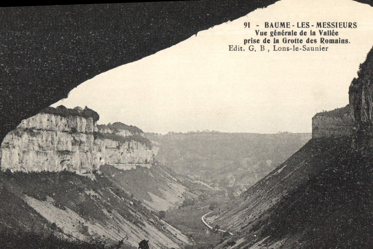 CPA Baume les Messieurs vue generale de la Vallee prise de la Grotte des Romains 