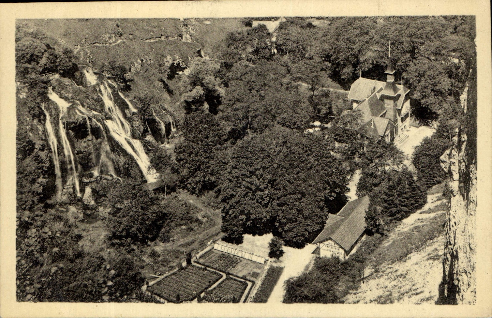 CPA Jura Touriste Roche de Baume Hotel des Grottes et Cascade des Tufs