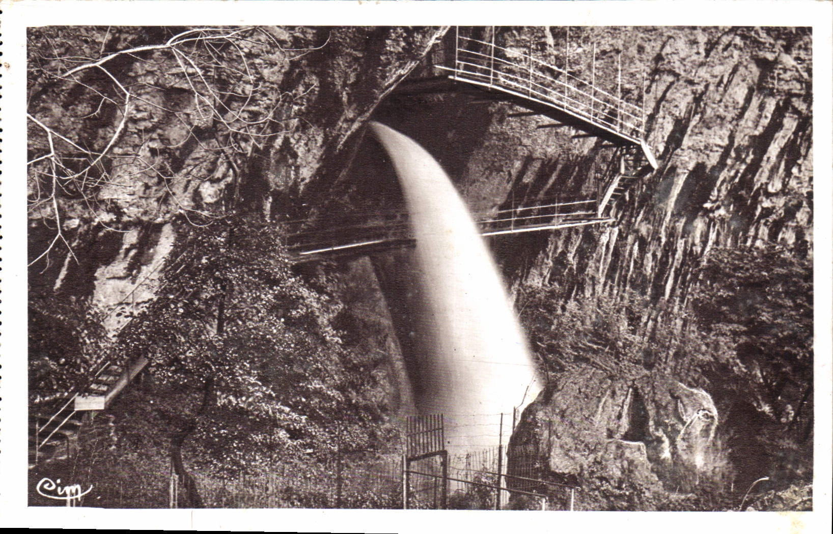CPA Grottes de Baume les Messieurs Jura Cascade et Passerelle d'Entree des Grottes