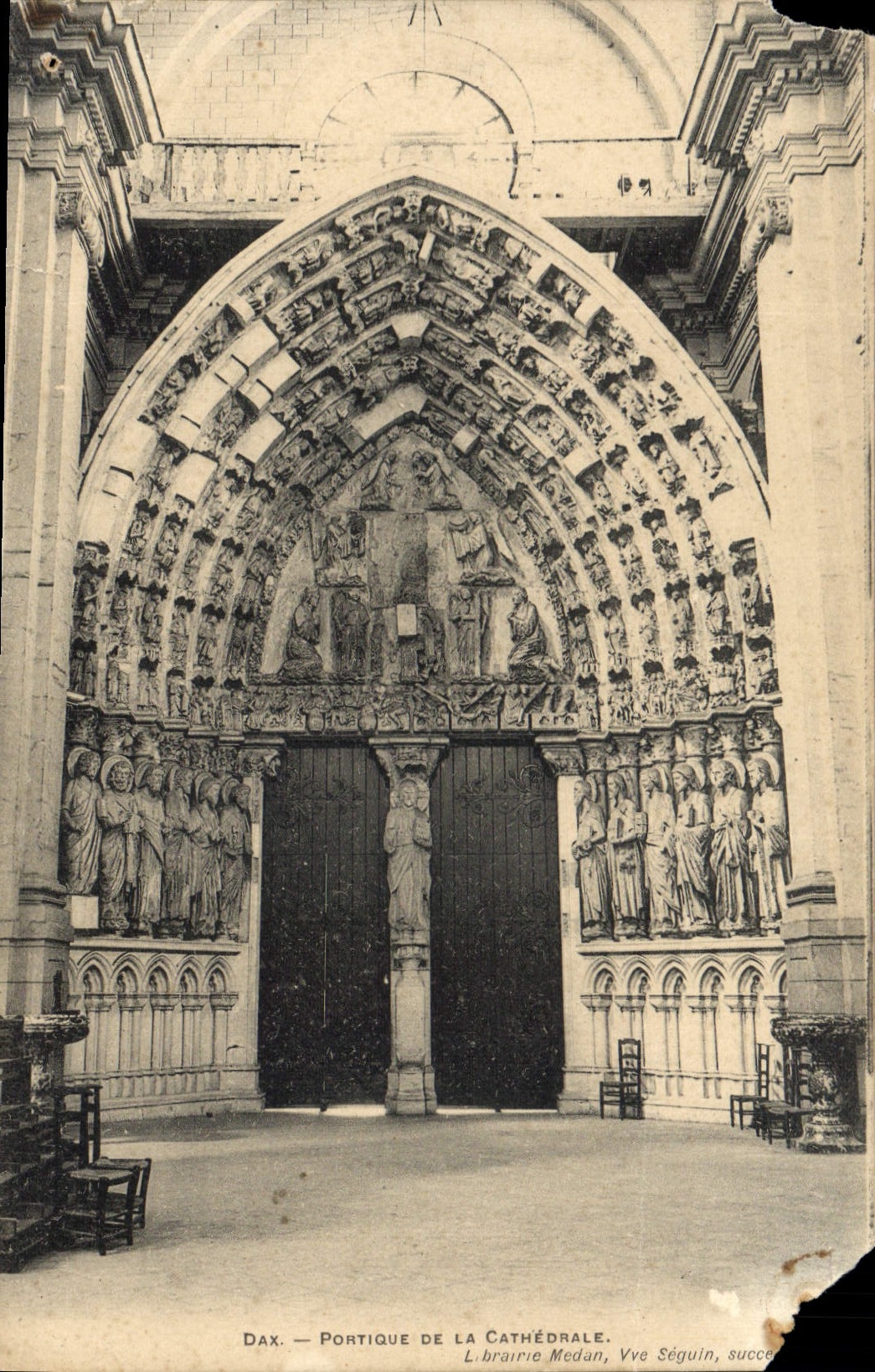 CPA Dax Portique de la Cathedrale 
