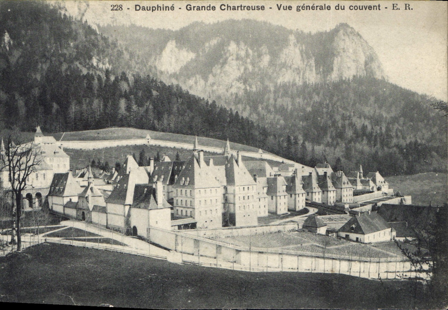 CPA Dauphine Grande Chartreuse Vue generale du Couvent 