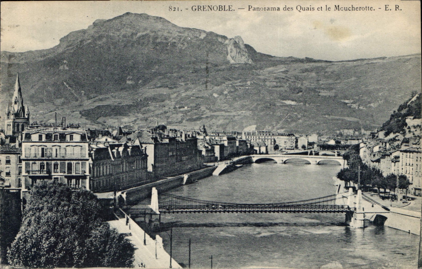 CPA Grenoble Panorama des Quais et le Mcucherotte 