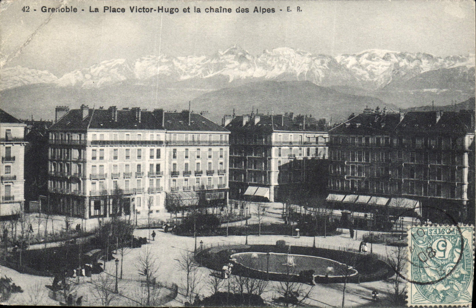 CPA Grenoble La Place Victor Hugo et la Chaine des Alpes 
