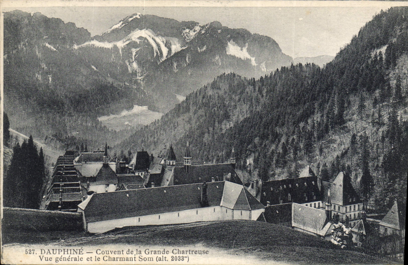 CPA Dauphine Couvert de la Grande Chartreuse Vue generale et le Charmant som alt 2033 