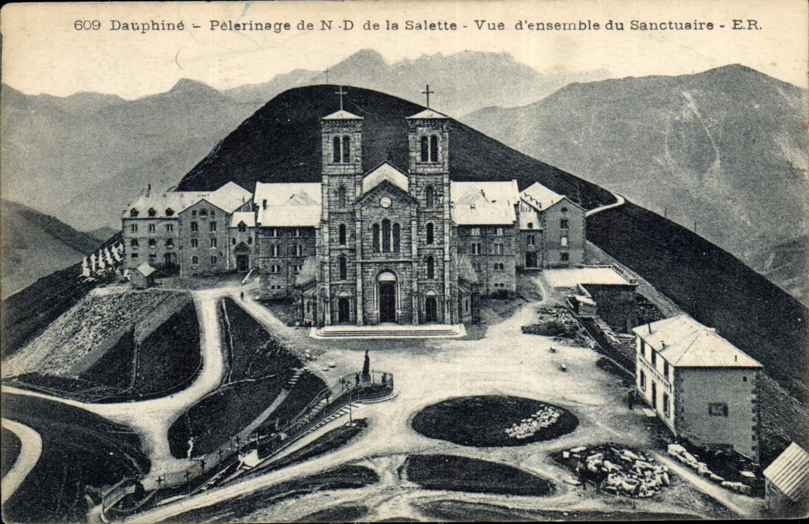 CPA Dauphine Pelerinage de ND de la Salette Vue d'ensemble du Sanctuaire