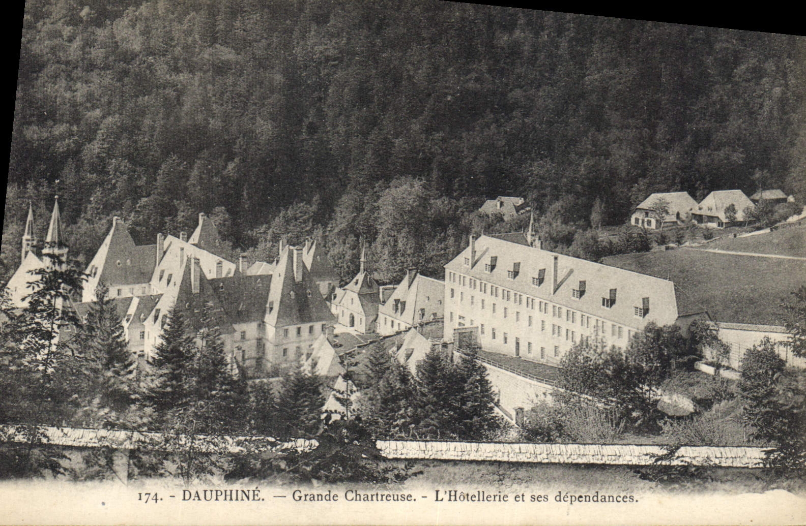 CPA Dauphine Grande Chartreuse l'Hotellerie et ses dependancies