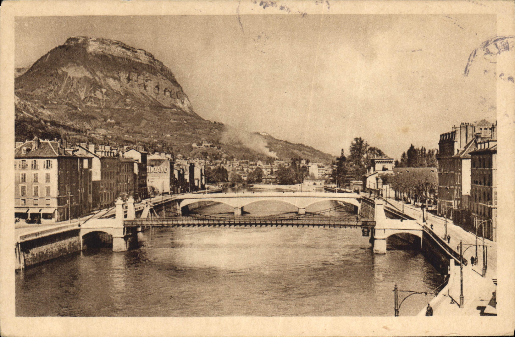 CPA Grenoble L'Isere et les Quais 