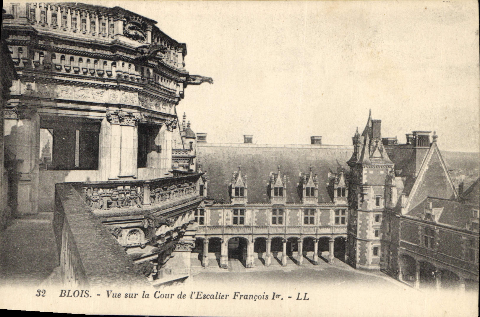 CPA Blois vue sur la Cour d l'Escalier Francois 