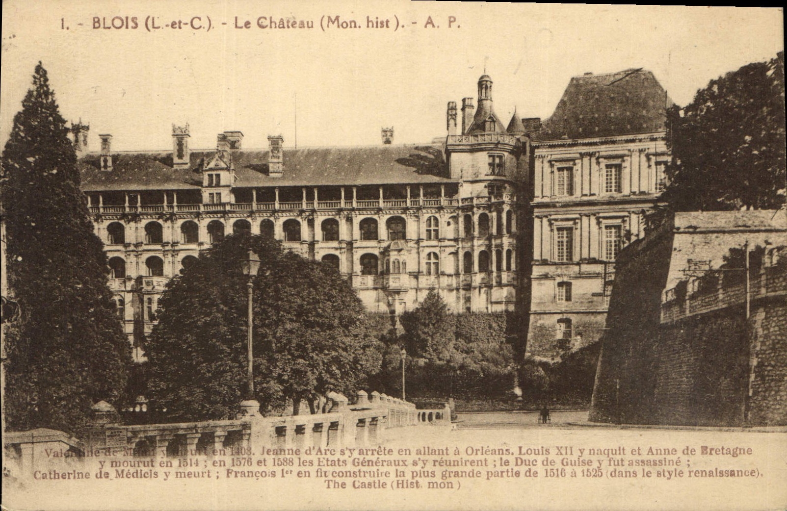 CPA Blois L et C Le Chateau Monument historique 