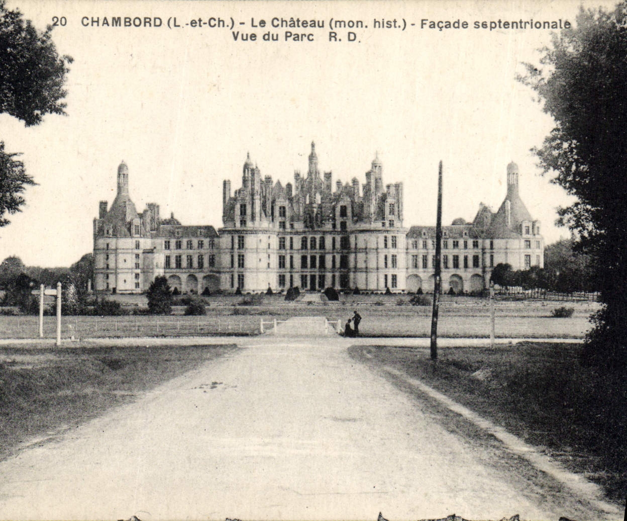 CPA Chambord Le Chateau mon hist Facade septentrionale vue du Parc