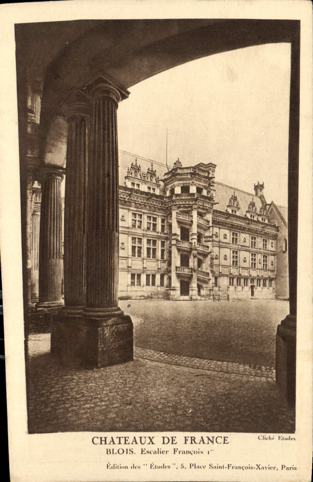 CPA Chateaux de France Blois Escalier Francois