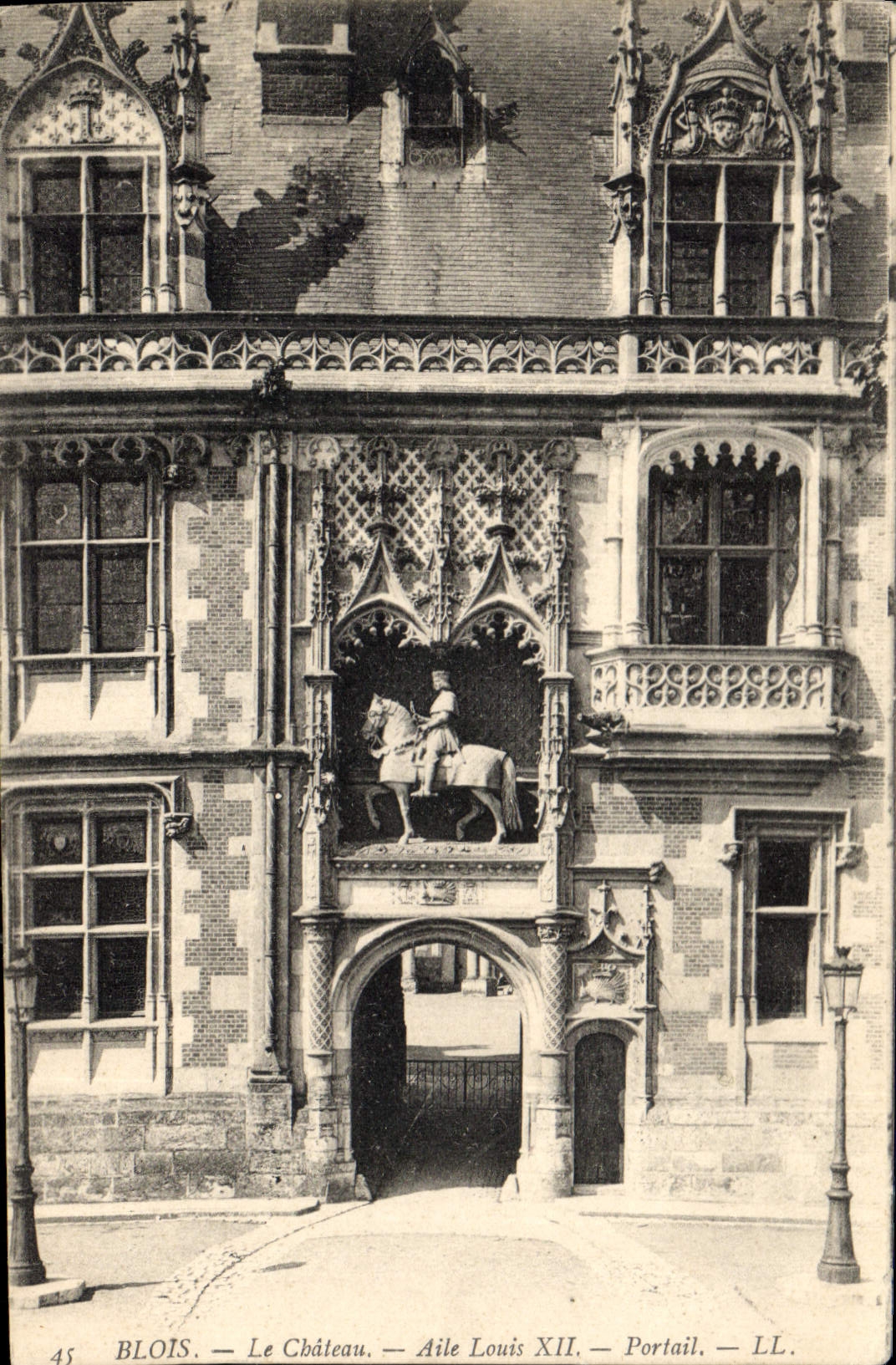 CPA Blois Le Chateau Aile Louis XII Portail 