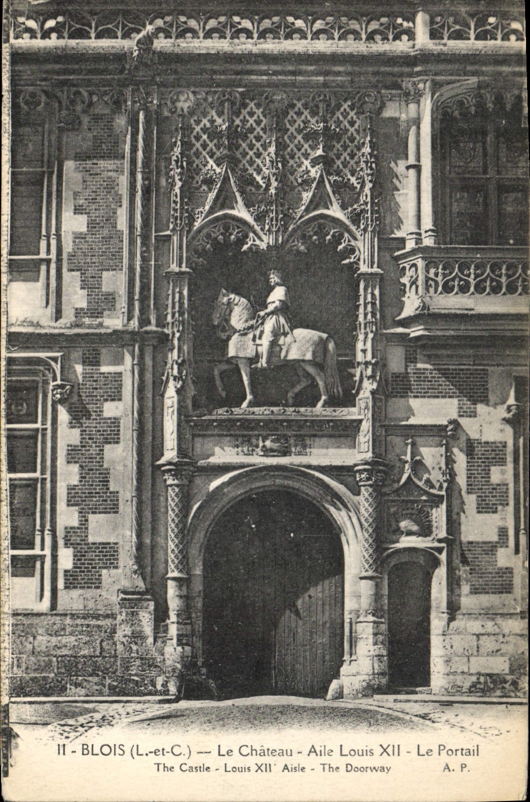 CPA Blois Le Chateau Aile Louis XII Le Portail 