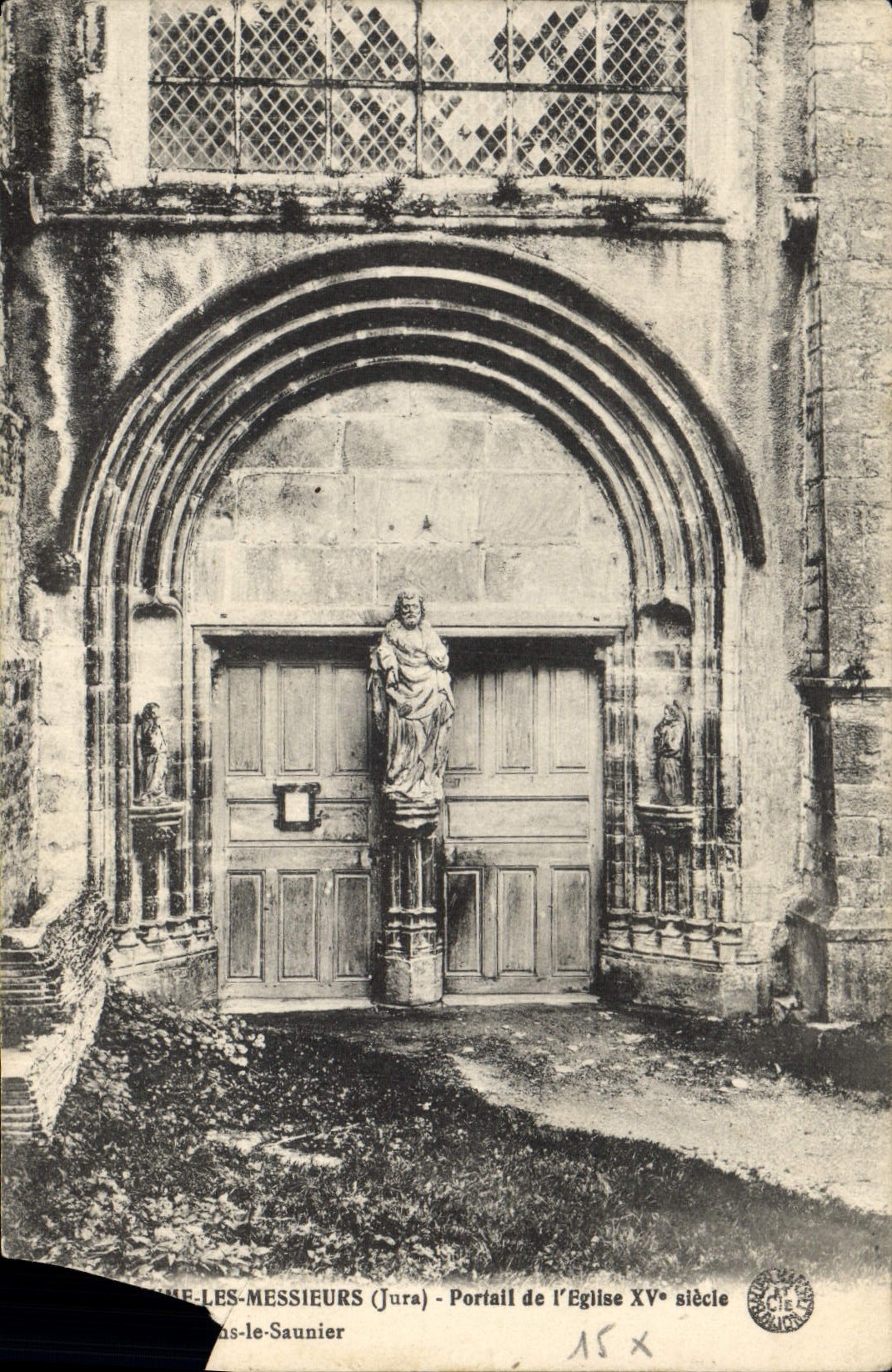 CPA Les Messieurs Jura Portail de l'Eglise XV siecle