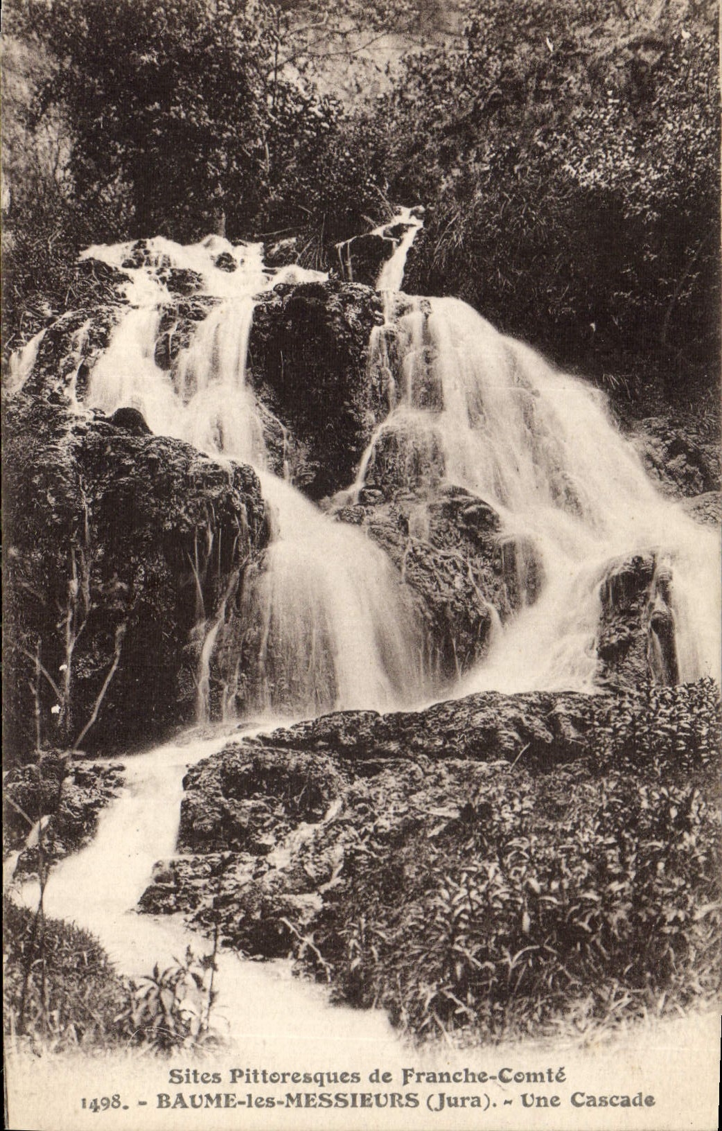 CPA Sites Pittoresque de Franche Comte Baume les Messieurs Jura Une Cascade