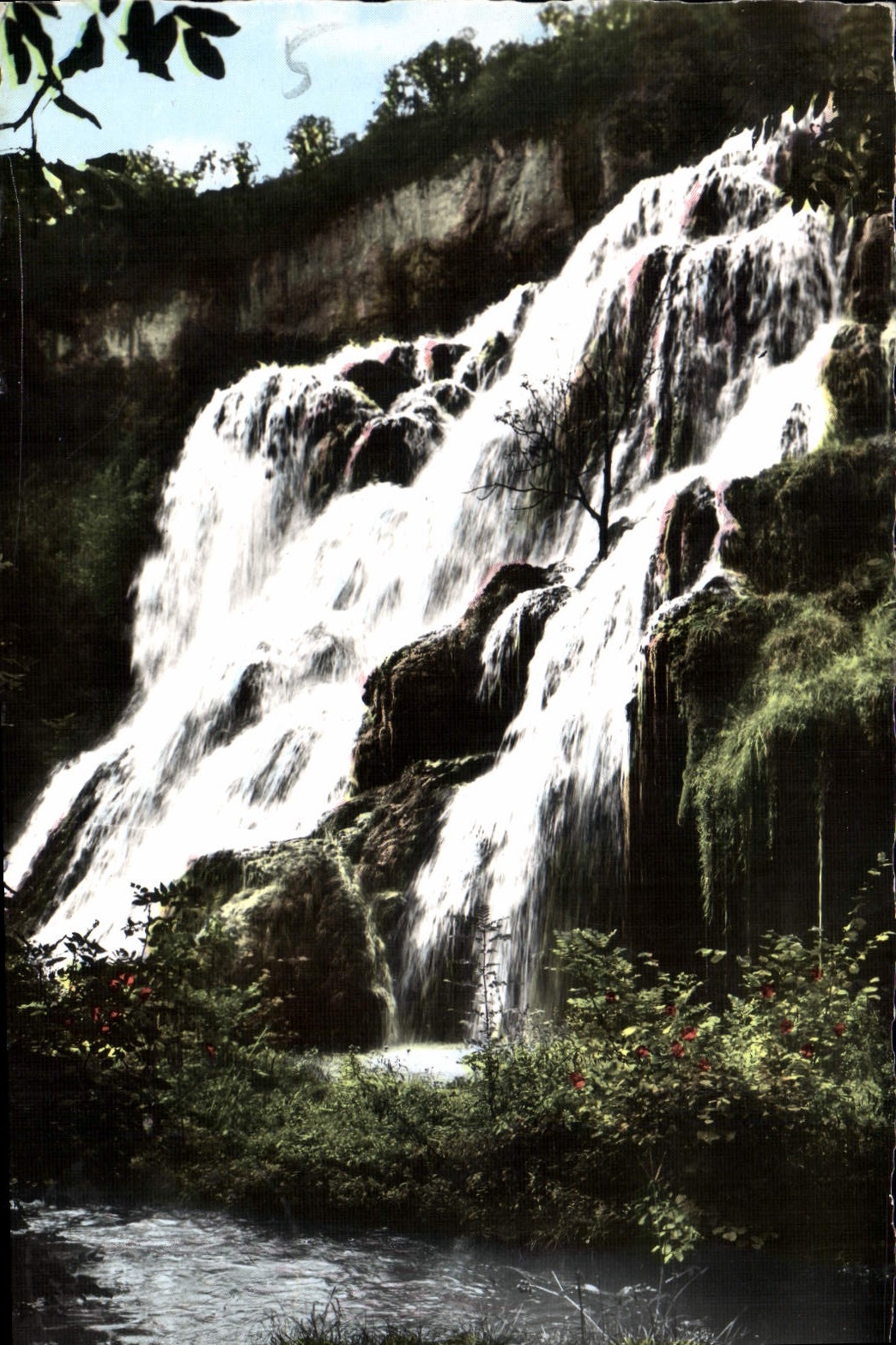 CPA Turfs France Comte Pittoresque Environs de Lons Le Saunier Jura Baume les Messieurs Cascade des