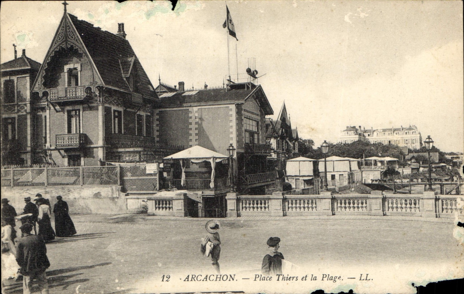 CPA Arcachon Place Thiers et la Plage 
