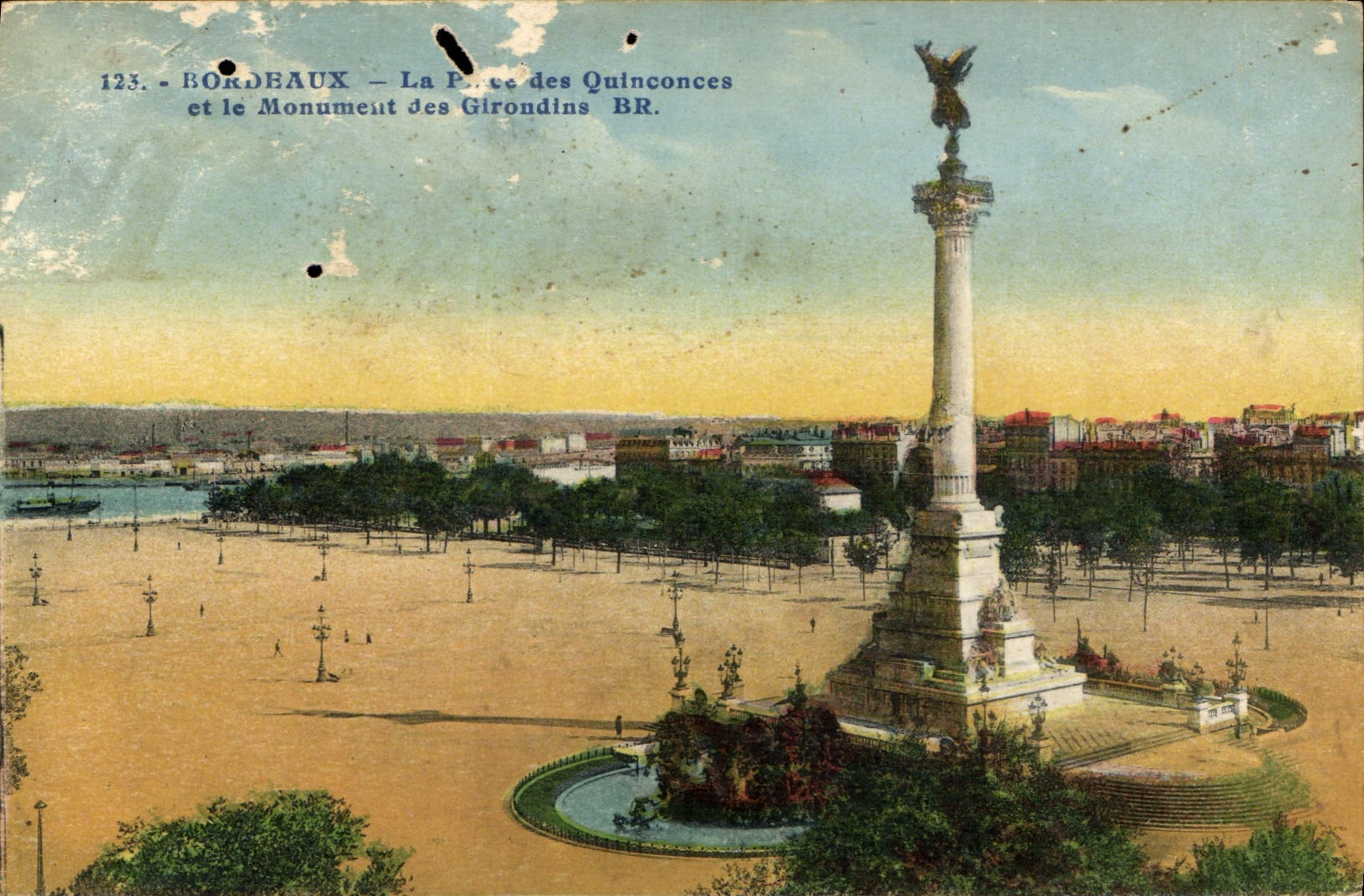 CPA Bordeaux La Place des Quinconces et le Monument des Girondins
